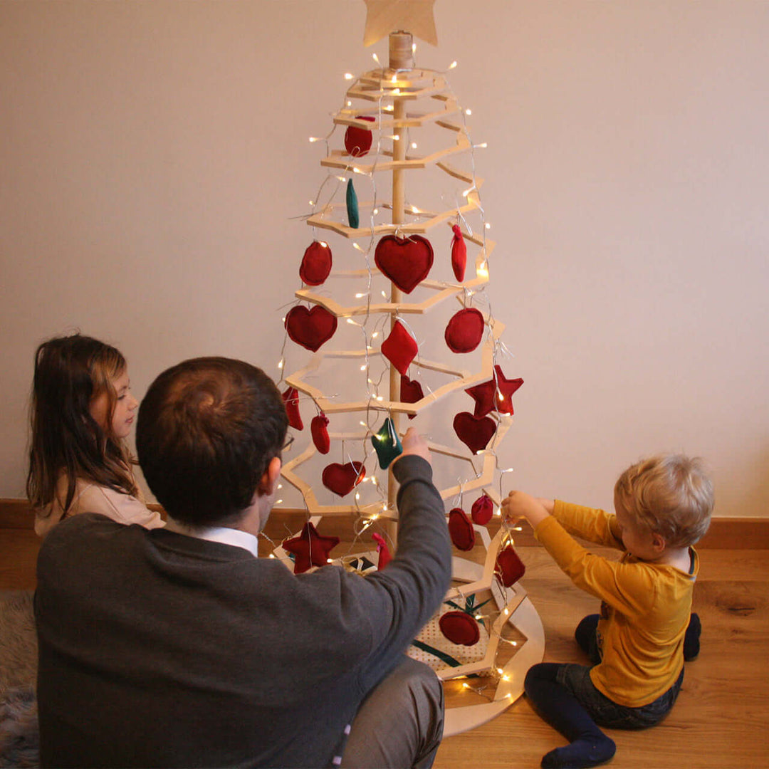 Family and Christmas tree